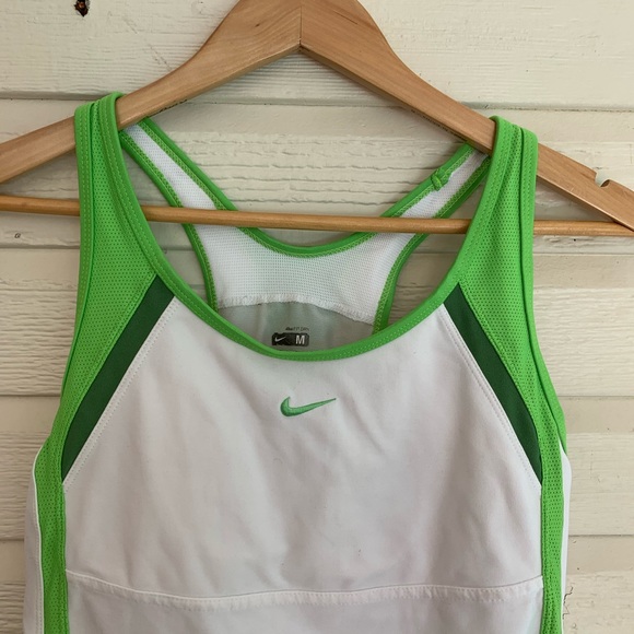 Bundle 2 Nike workout tanks - Picture 7 of 10